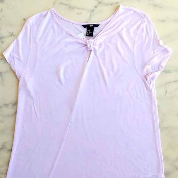 NWT. H&M 100% Rayon Short Sleeve Blouse with front design. - Picture 3 of 4